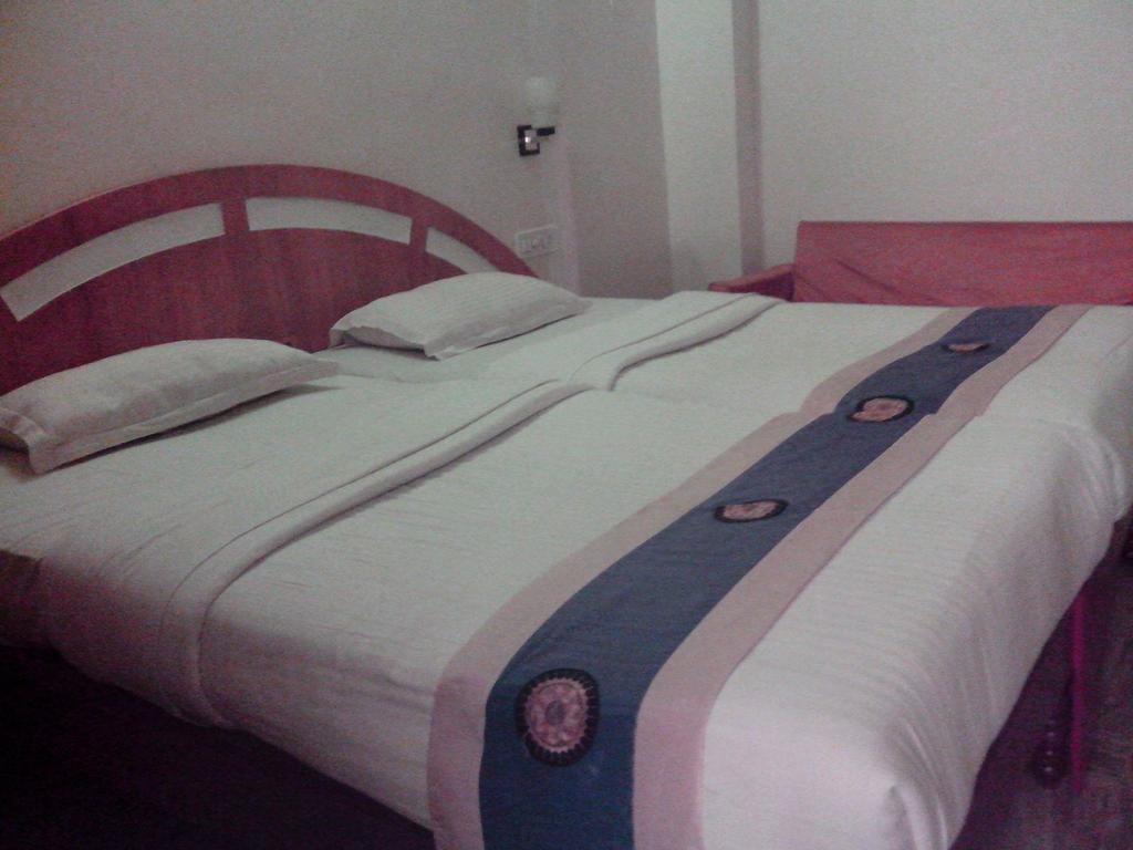 Hotel Mahalaxmi Indo Myanmar Guwahati Exterior foto